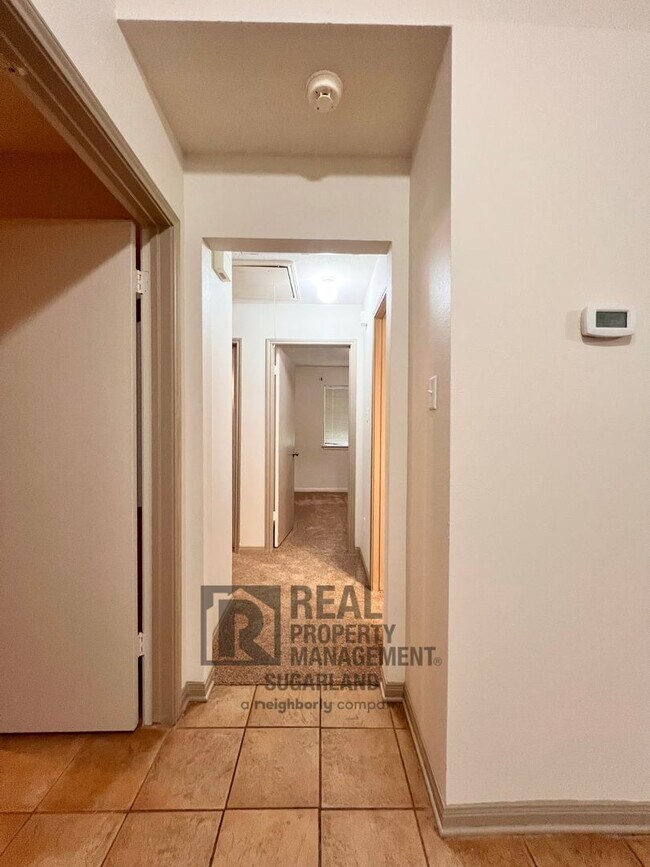 Building Photo - Beautiful One Story Home