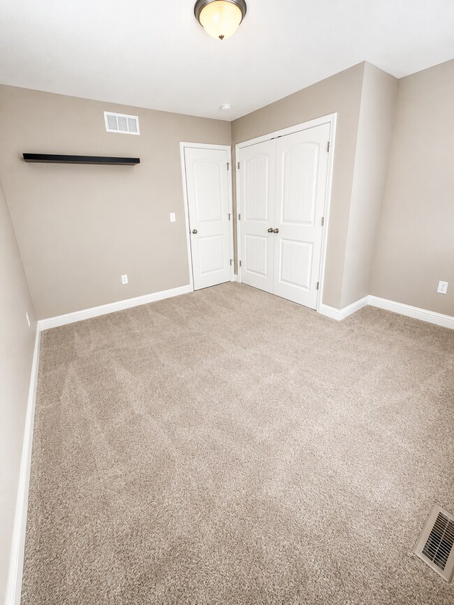Building Photo - 187 Ridgeview Dr