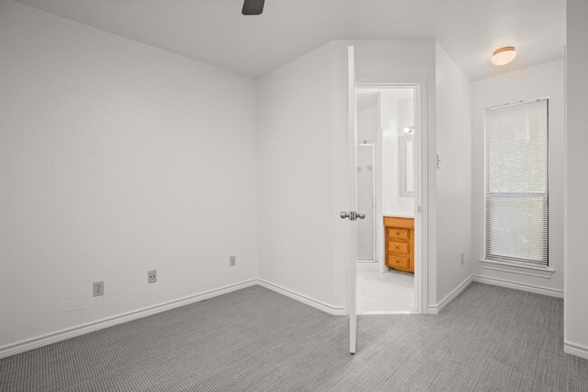 Building Photo - 4906 Bobcat Dr