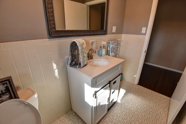 Building Photo - 2 Bed 3 Bath Single Family Home For Rent i...
