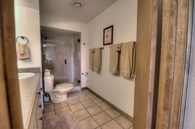 Building Photo - Ski Season Rental! Beautiful home near bus...
