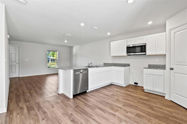 Building Photo - 612-612 Linnet Ct