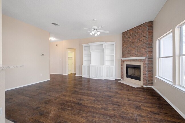 Building Photo - Spacious 4 Bedroom, 2 Bath, 1-Story Home i...