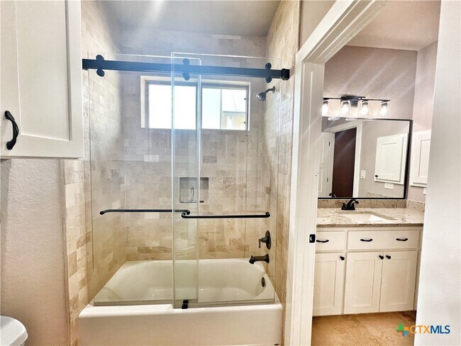 Building Photo - 1704 Gruene Vineyard Crossing