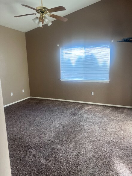 Building Photo - 4712 Solar Dr