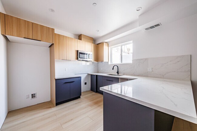 Building Photo - 13461 Beach Ave