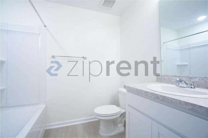 Building Photo - 5823 Tomahawk Lake Dr