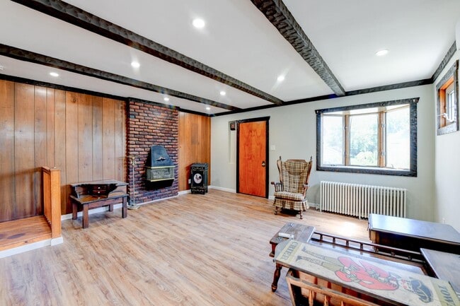 Building Photo - 815 3rd St