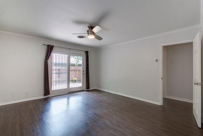 Building Photo - 1304 Loma Dr