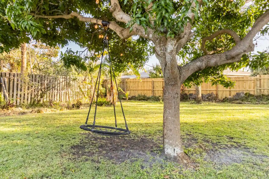 Building Photo - 1447 Caribbean Dr