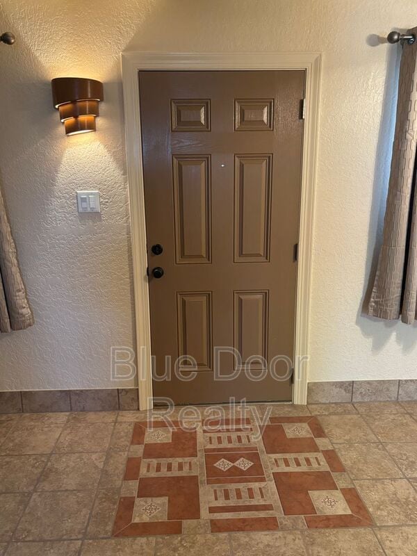 Building Photo - 801 Ortiz Dr SE