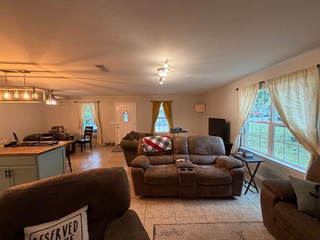 Building Photo - 138 Adams St