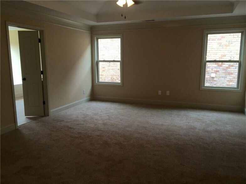 Building Photo - 718 Channel Ln