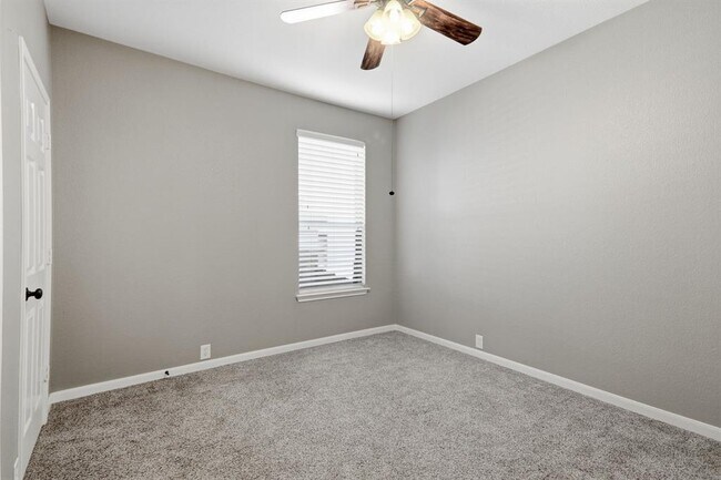 Building Photo - 2157 Paradise Ridge Dr