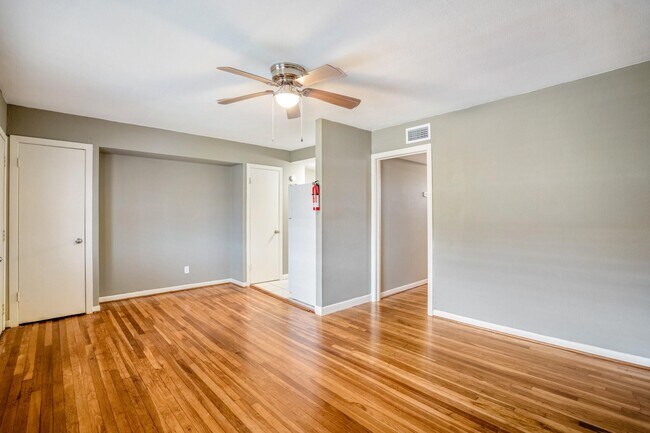 Building Photo - 4814 Delano St