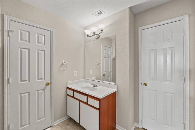 Building Photo - 3006 Madison Elm St