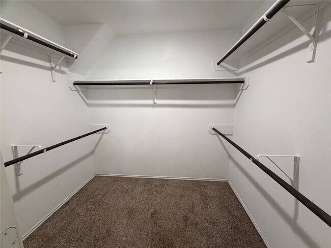 Building Photo - 24307 Hampton Terrace Ln