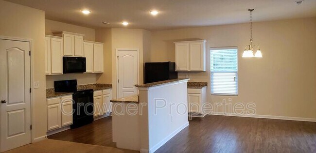 Building Photo - 8119 Paw Club Dr