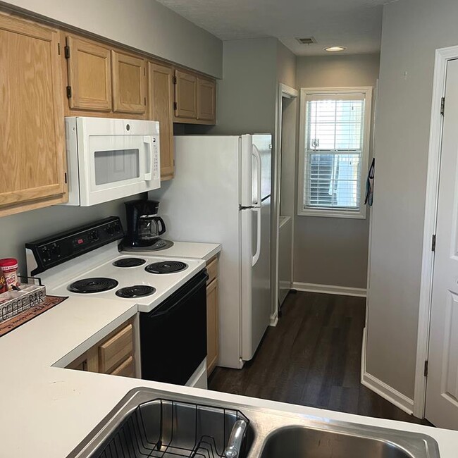 Building Photo - 537 White River Dr