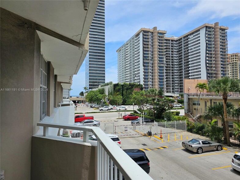 Building Photo - 1985 S Ocean Dr