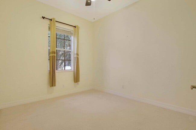 Building Photo - 4921 Bonsai Cir