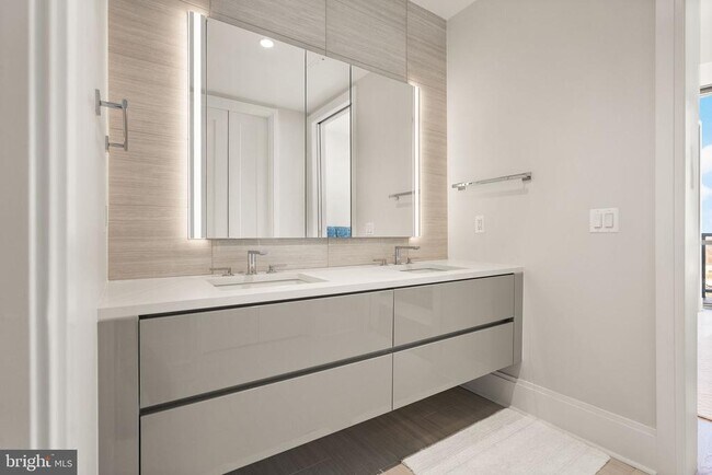 Building Photo - 7887 Jones Branch Dr