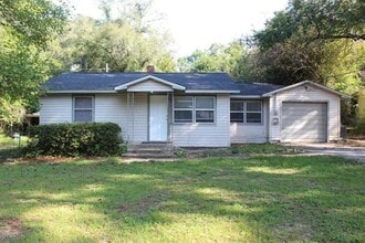 Building Photo - 2900 Gerald Dr
