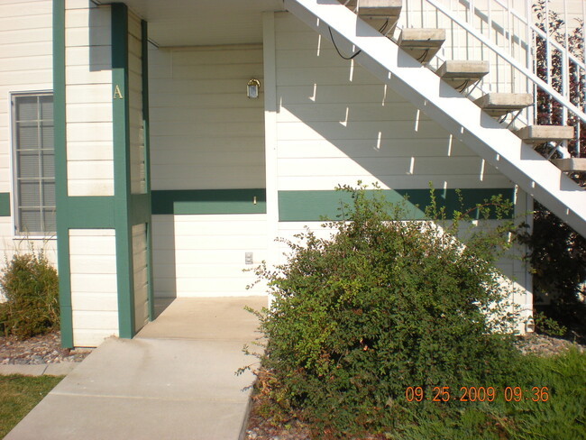 Building Photo - Nice 3 Bedroom 2 Bathroom Condo