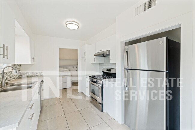 Building Photo - 6169 Oakgreen Cir