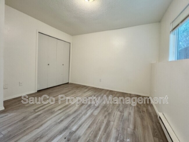 Building Photo - 5552 SW Beaverton Hillsdale Hwy