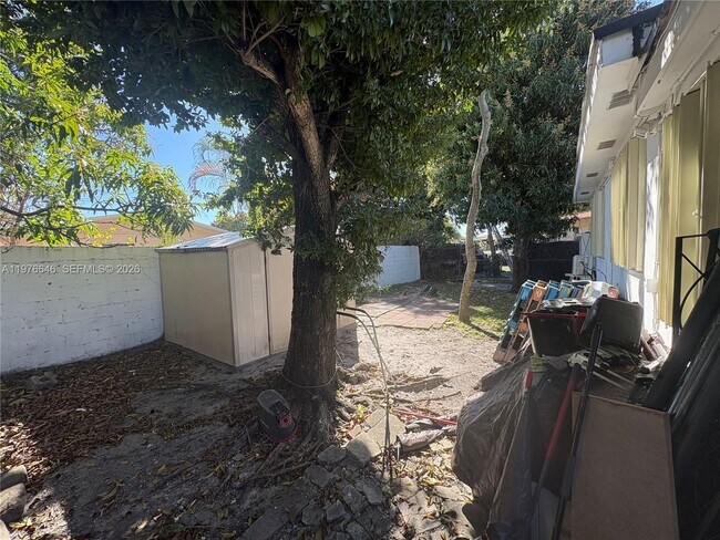 Building Photo - 2276 SW 2nd St