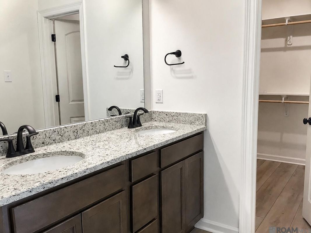 Building Photo - 23661 Sweetbriar Ct