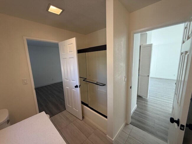 Building Photo - Renovated 2-Bedroom Condo in Martinez