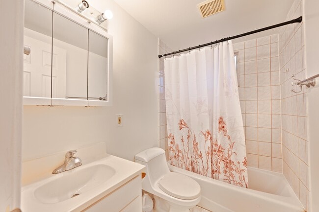 Building Photo - 331 W Bencamp St