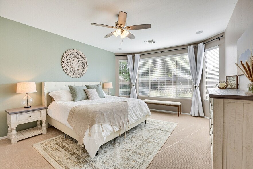 Building Photo - 14973 N 135th Dr