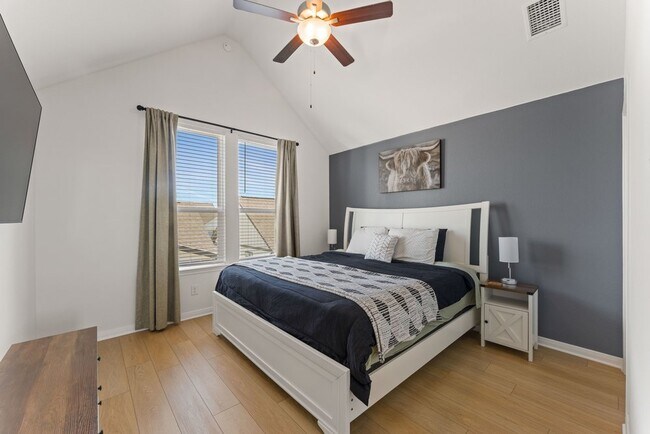 Building Photo - 2119 Hofstaat