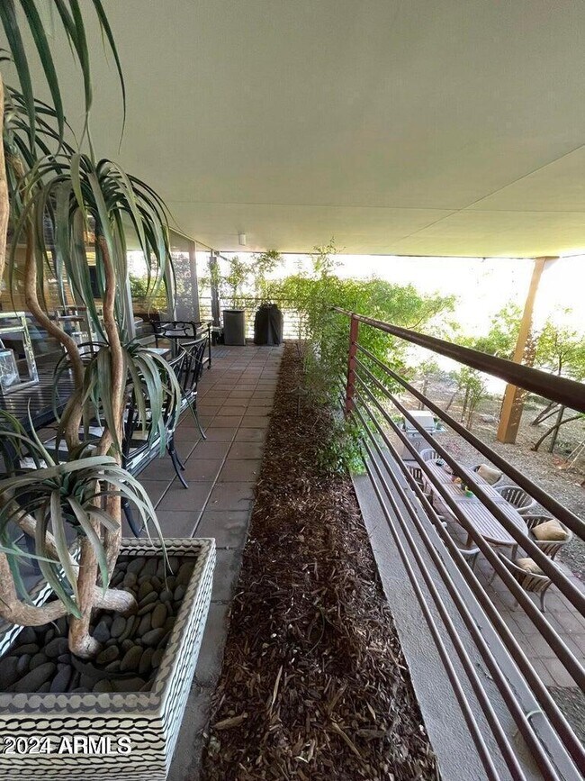 Building Photo - 7127 E Rancho Vista Dr
