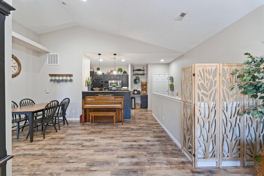 Building Photo - 1546 W 110 N