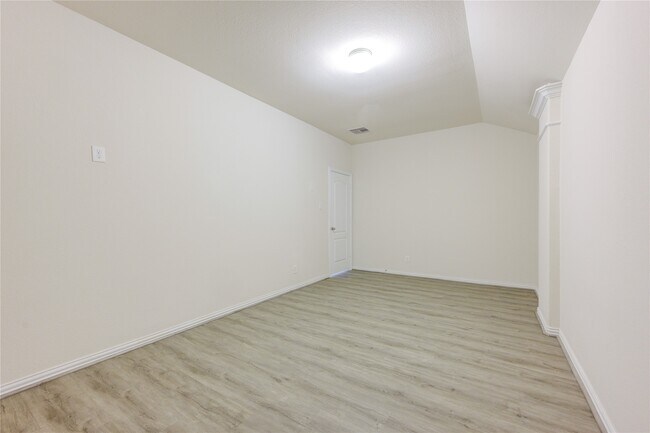 Building Photo - 16 Rose Desert Ct