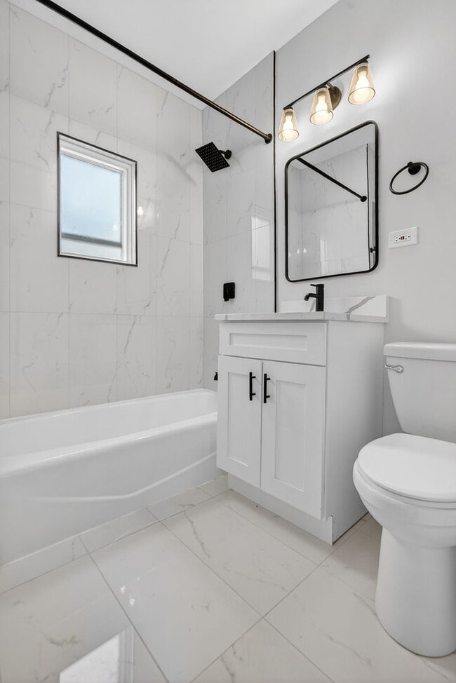 Building Photo - 741 S Jackson St