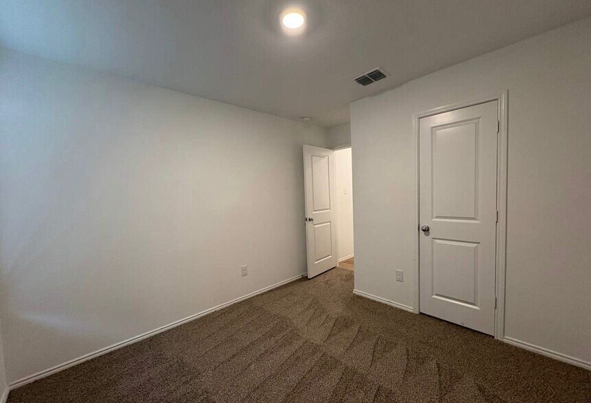 Building Photo - 1256 Mosely Cir