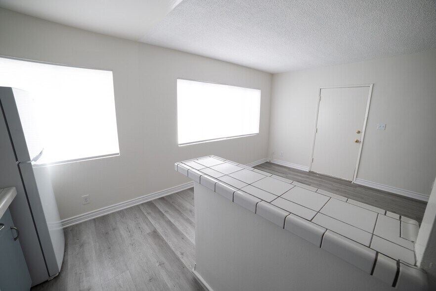 Building Photo - 1315 Ocean Park Blvd