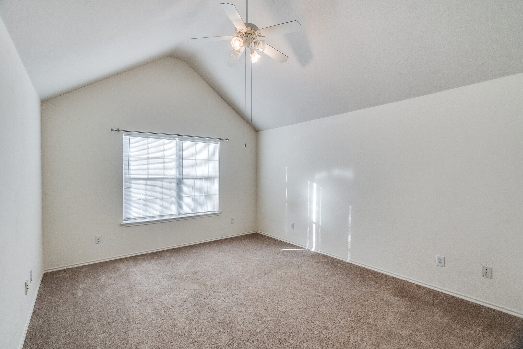 Building Photo - 7245 Rembrandt Dr