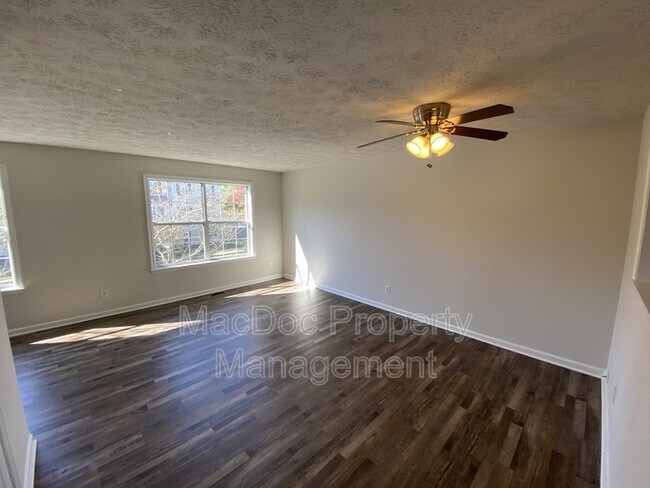 Building Photo - 105 Raquel Ct