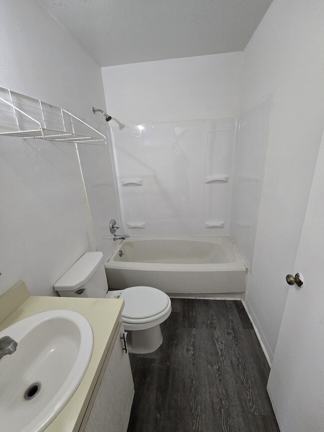 Building Photo - 2259 W Menores Dr