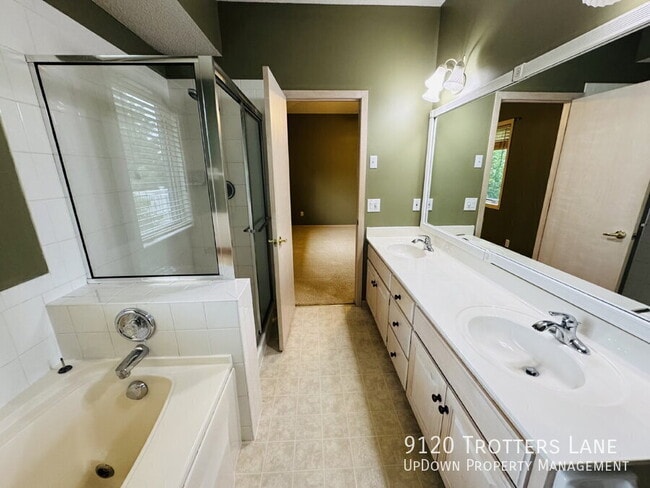 Building Photo - 9120 Trotters Ln