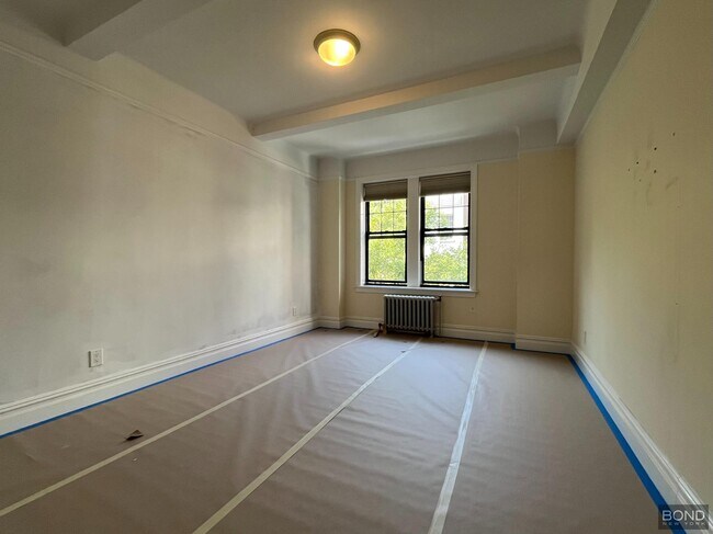 Building Photo - 115 E 92nd St