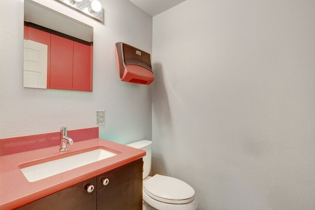 Building Photo - Kirkland Rambler with Amazing Back Yard!