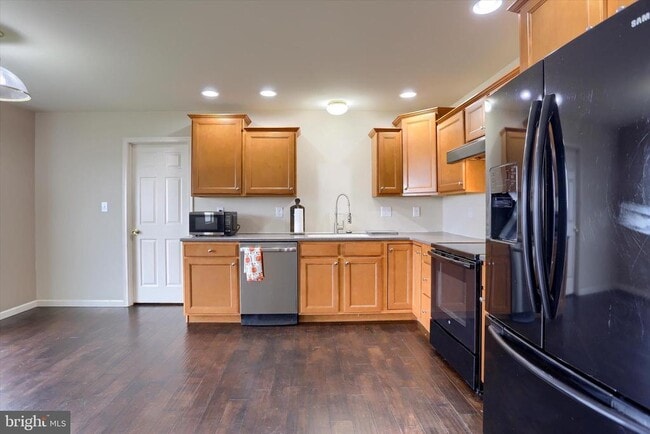 Building Photo - 158 McIntosh Ln