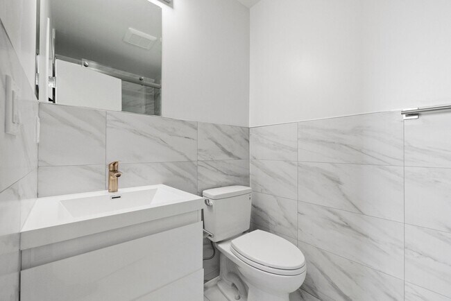 Building Photo - 693 Sutter St